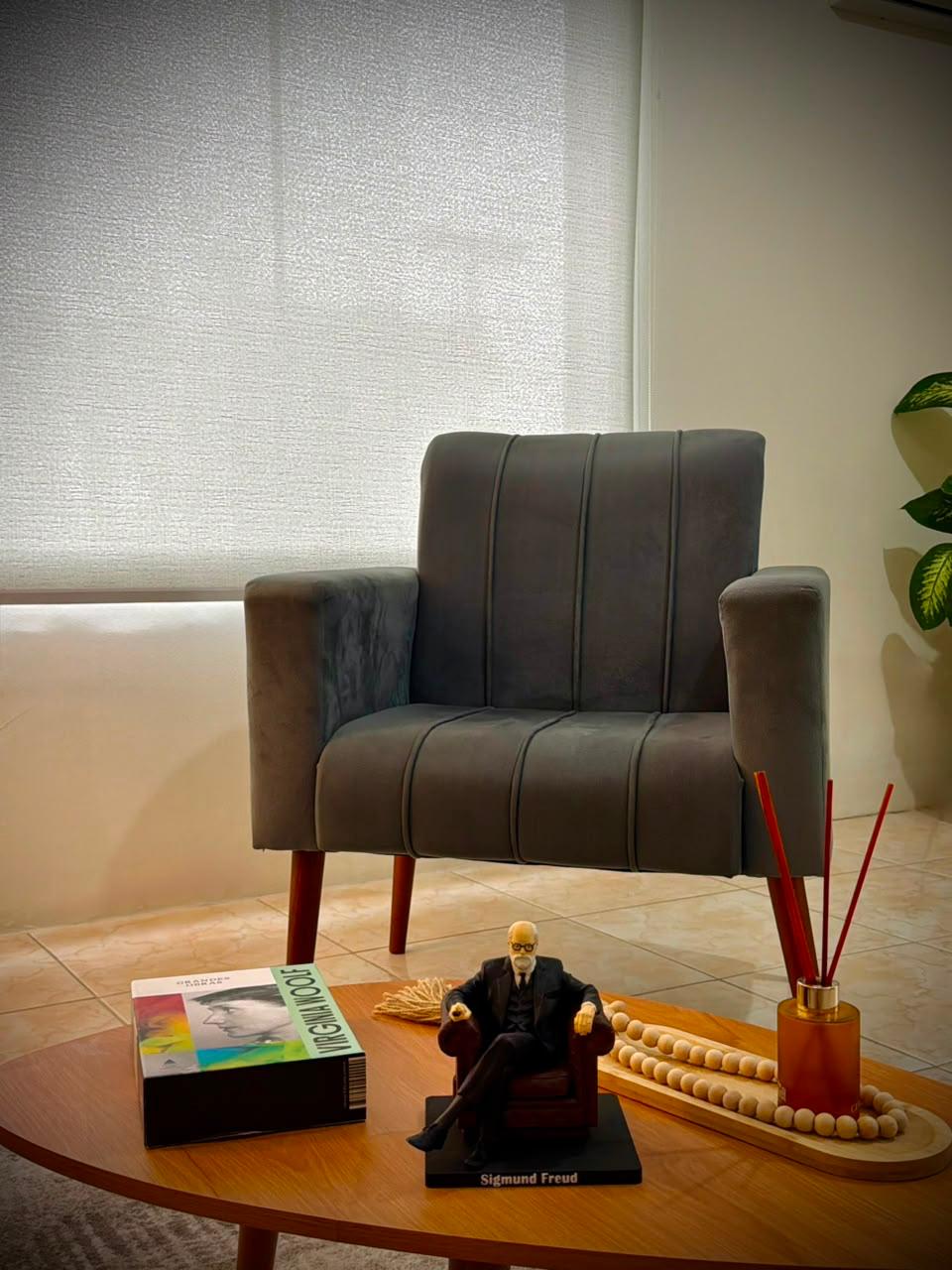 Sala de atendimento do consultório de Josiane Lopes